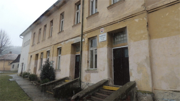 In der Gemeinde Píla soll die alte Schule zum neuen Seniorenheim werden