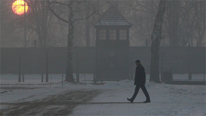 Von der KZ-Gedenkstätte Auschwitz-Birkenau startet ein Gedenkmarsch