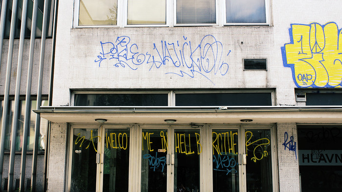 Poézia mesta: Alexandra Salmela – WELCOME IN HELL, BROTHER