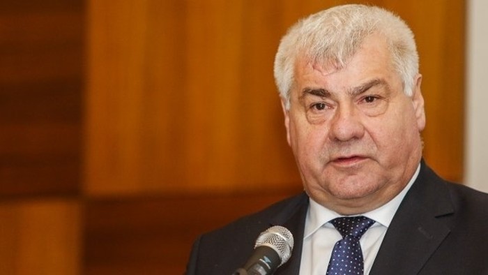 Mikor lesz kész a D4-es és az R7-es?