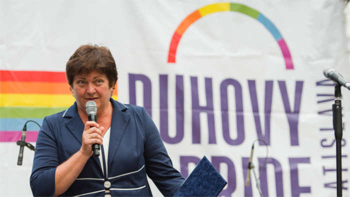 La Defensora del Pueblo critica no reconocimiento legislativo a parejas mismo sexo
