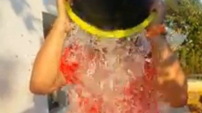 Slowakische Politiker beteiligen sich an ALS Ice Bucket Challenge
