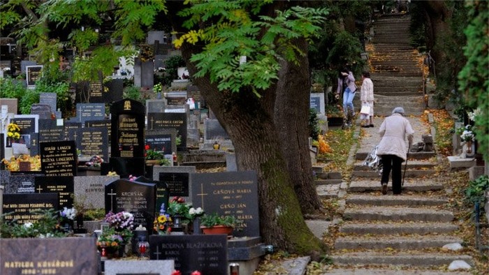 Lighting of candles banned at Bratislava cemeteries 