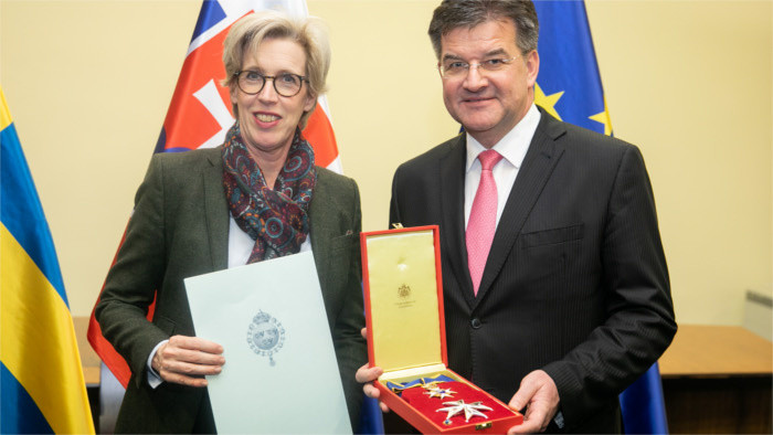 Le chef de la diplomatie slovaque distingué par le roi de Suède