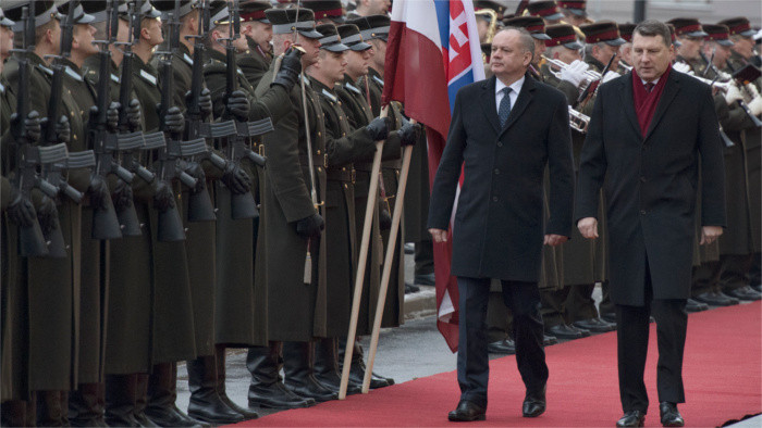 Jefe de Estado eslovaco parte rumbo a Letonia