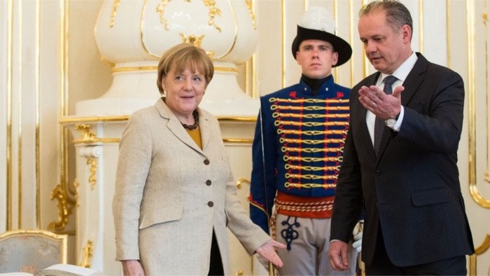Angela Merkel cumplimentó visita oficial de un día a Eslovaquia