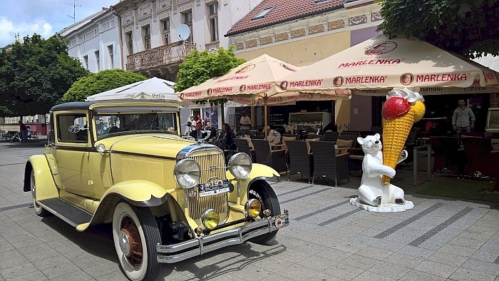 08_zlate-stuhy Kay Zeisberg.jpg