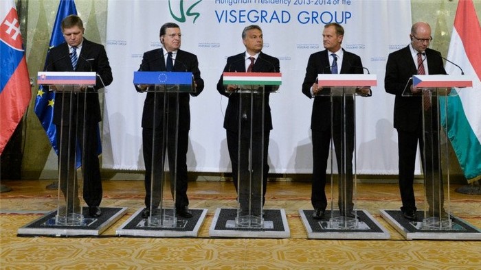 Slovensko preberá predsedníctvo vo V4