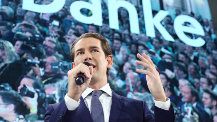 Pellegrini felicita a Kurz por victoria en elecciones austríacas