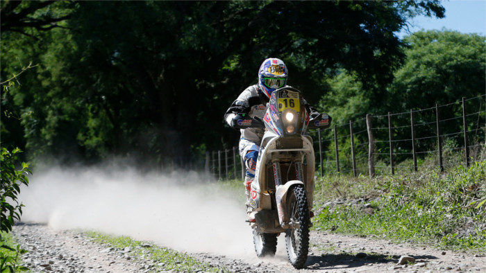 Slovak racer at Rally Dakar struck by lightning 