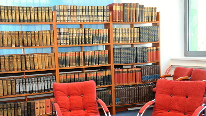 Diputados de SMER proponen aumentar el apoyo al folklore y bibliotecas