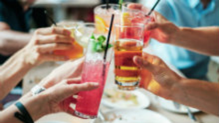 Pozor na kombinácie jedál, slnka a alkoholu