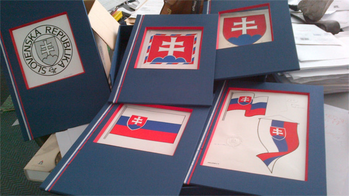 znak statny dvojkriz vlajka symbol_Elena Seeber.jpg