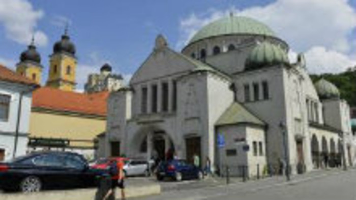 Trenčianske múzeum zreštaurovalo vzácnu zakladaciu listinu trenčianskej synagógy