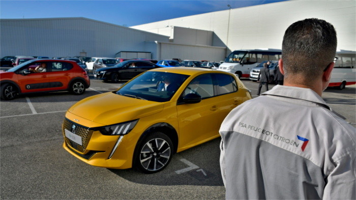 Le constructeur automobile PSA reprend la production