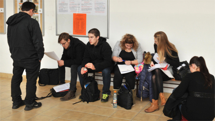 Job centres registered over 10,000 fresh graduates in June 