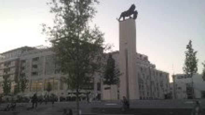 Odhalia pamätnú tabuľu československým letcom