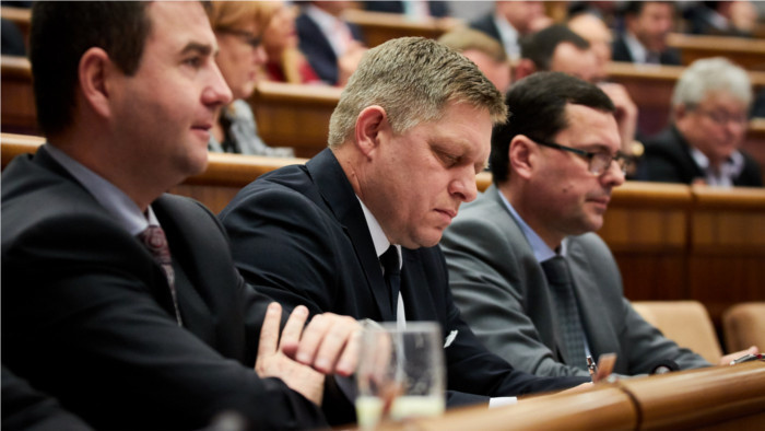Fico pide congelar salarios de altos representantes del Estado