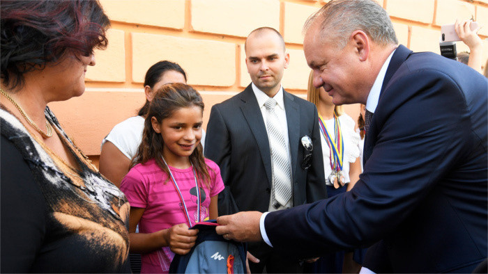 Young Roma athlete congratulated by President