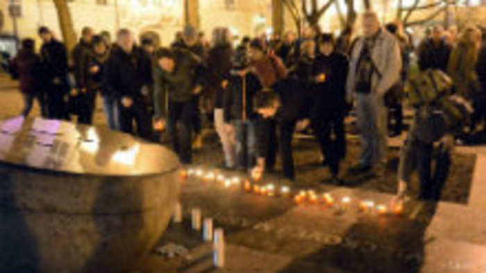 Ako vznikal pamätník sviečkovej manifestácie
