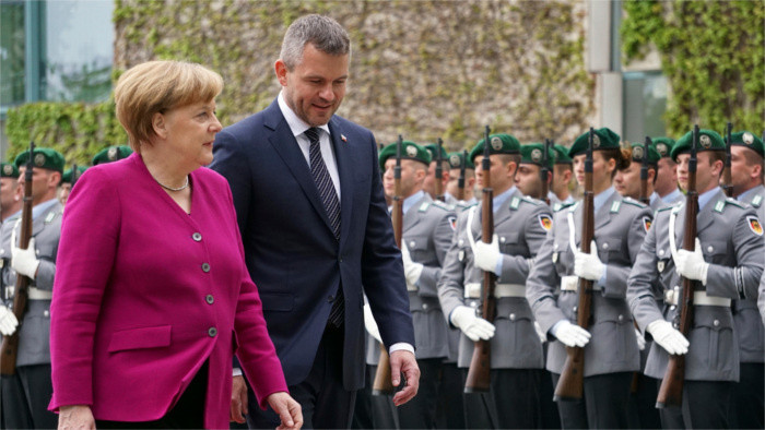 Angela Merkel aprecia la orientación pro europea de Eslovaquia