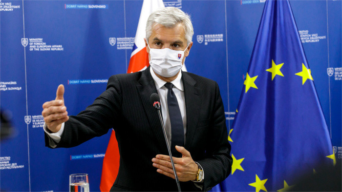 Canciller eslovaco sostiene conversación telefónica con Michel Barnier