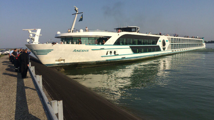 Následky hávarie lode na Dunaji