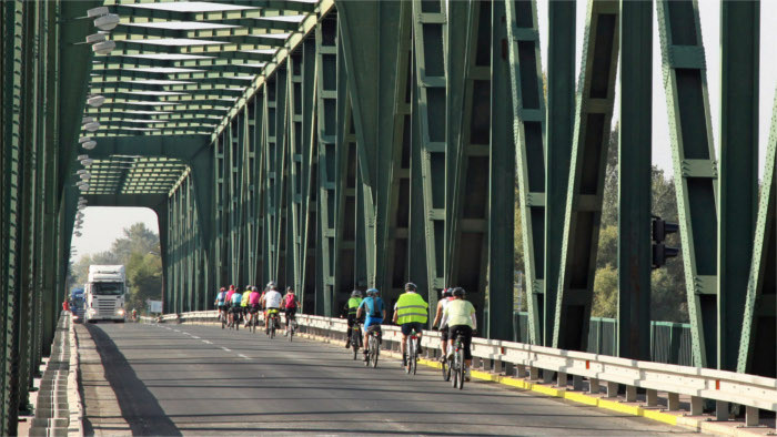 Border bridge in Medveďov reopens