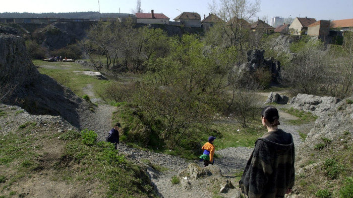 Prírodná pamiatka ohrozuje rodinné domy