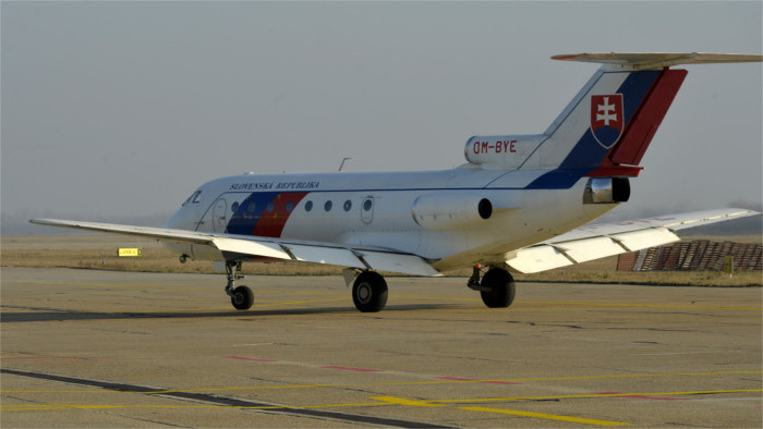 Interior minister criticizes president for flying too much