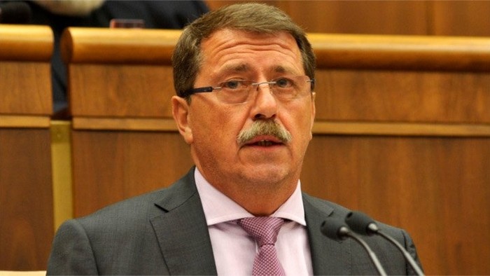 Председатель парламента добровольно покидает свой пост