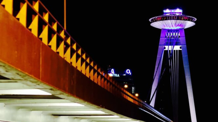 Iluminación meteorológica del puente de SNP