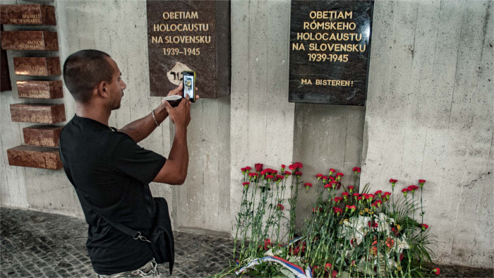 Roma Holocaust commemorated with references to present day
