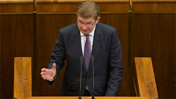 Environment Minister survives no-confidence vote