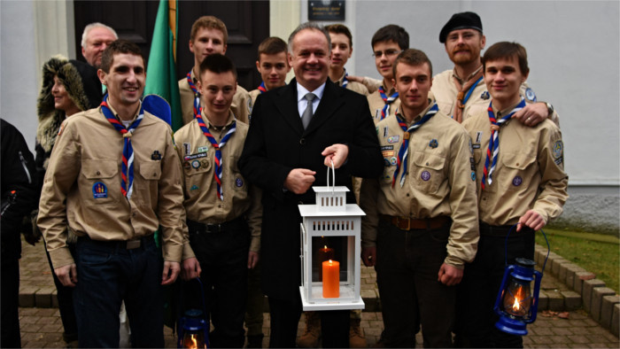 President received Peace Light of Bethlehem from Scouts 