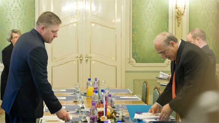 Fico firma en París memorándum de lucha contra la corrupción