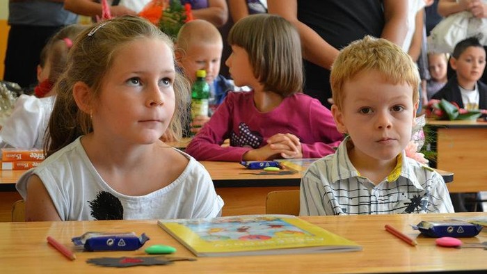 Fibi Sándor: Tartsunk ki az iskoláink mellett!