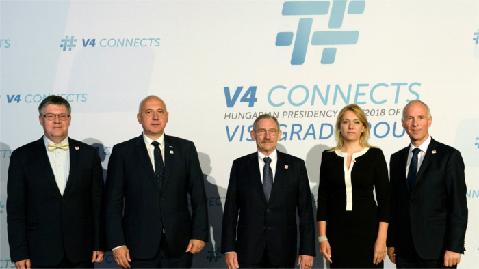 La ministra del Interior participó en la reunión del V4 y Austria celebrada en Budapest
