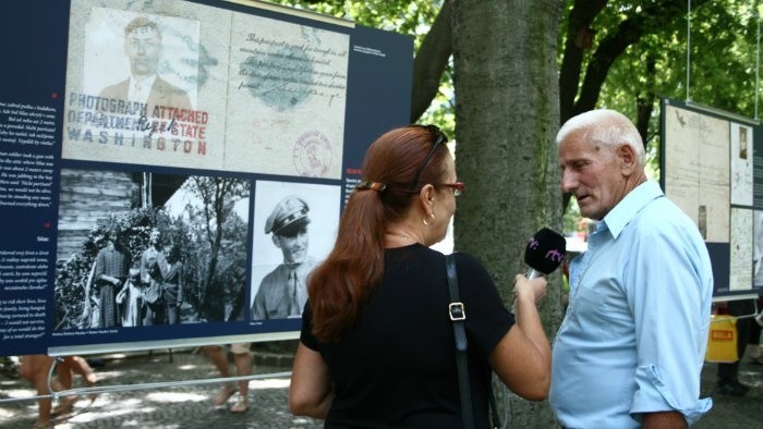Výstava Neznámi hrdinovia na Hviezdoslavovom námestí v Bratislave