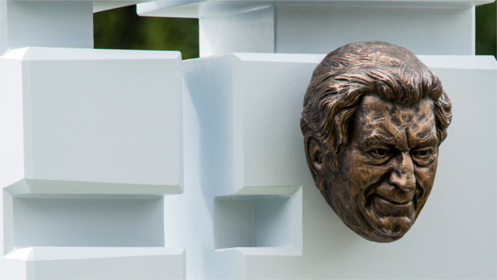 Se inaugura en Bratislava una estatua a Anton Srholec