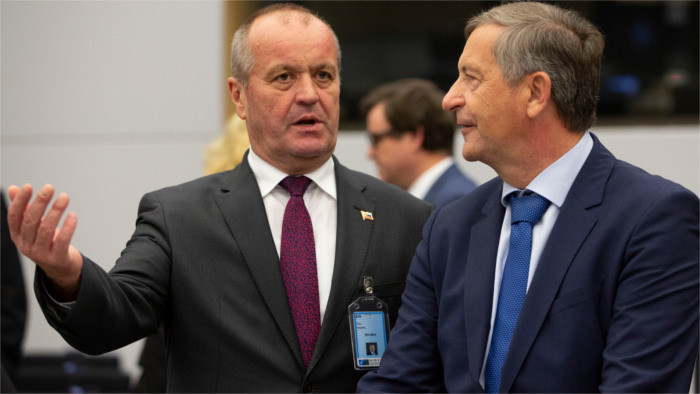Minister obrany sa stretol s cyperským veľvyslancom  