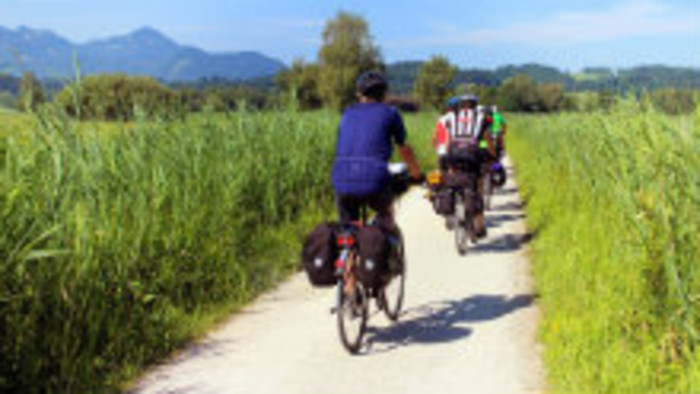 Cyklisti testujú cyklotrasy