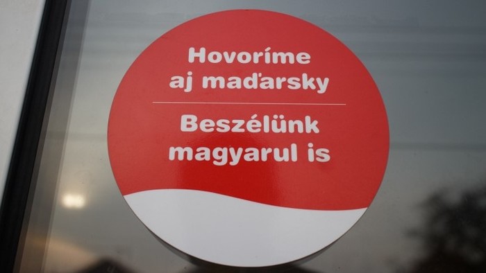 Hol a magyar felirat?