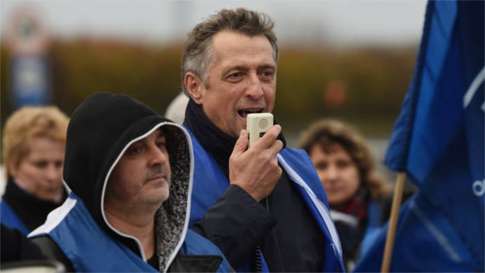 Hrozia protestami