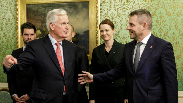 Hay que solucionar el tema de la frontera irlandesa, afirman Pellegrini y Barnier