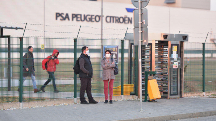 Les usines de production automobiles en Slovaquie suspendent temporairement la production