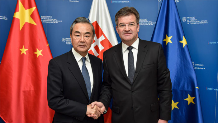 El ministro de Exteriores chino de visita en Eslovaquia