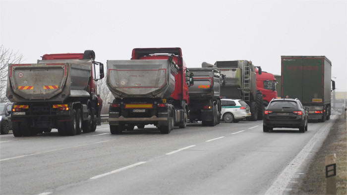 Transportistas bloquean diversos pasos fronterizos