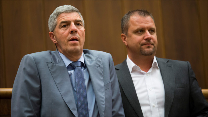 El partido Most-Híd se reunirá con 5 diputados que abandonaron #Sieť
