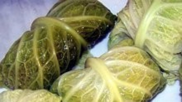 Nakladané kapustové listy s ryžou a mätou